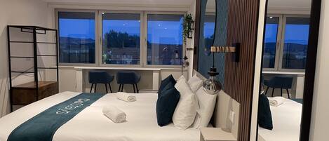 1 Schlafzimmer, Schreibtisch, Bügeleisen/Bügelbrett, Bettwäsche