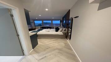 1 Schlafzimmer, Schreibtisch, Bügeleisen/Bügelbrett, Bettwäsche