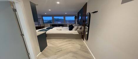 1 makuuhuone, silitysrauta/-lauta