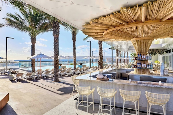 Poolside bar