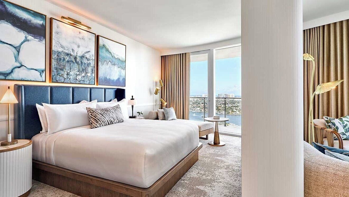 Suite, 1 King Bed, Balcony | Premium bedding, pillowtop beds, in-room safe, desk