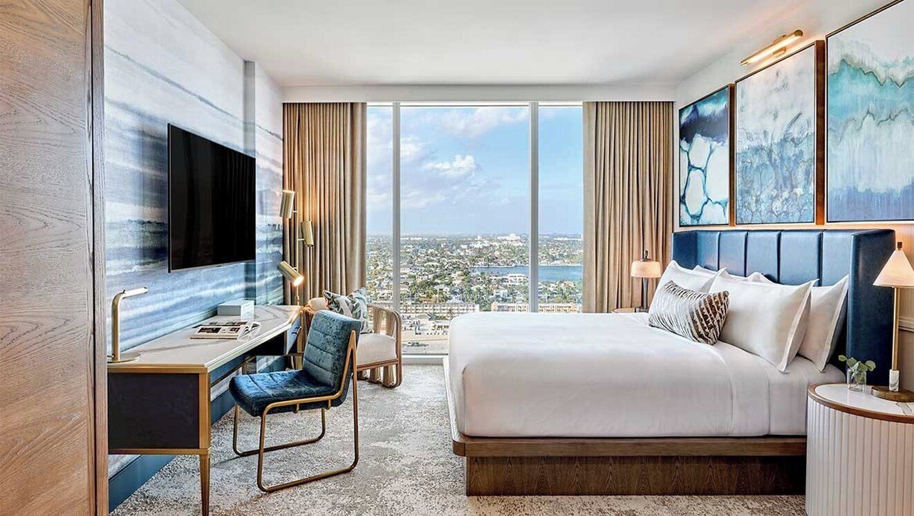 Deluxe Room, 1 King Bed | Premium bedding, pillow-top beds, in-room safe, desk