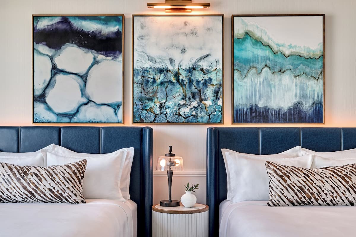 Seprai premium, bantalan ekstra lembut, brankas, dan meja kerja