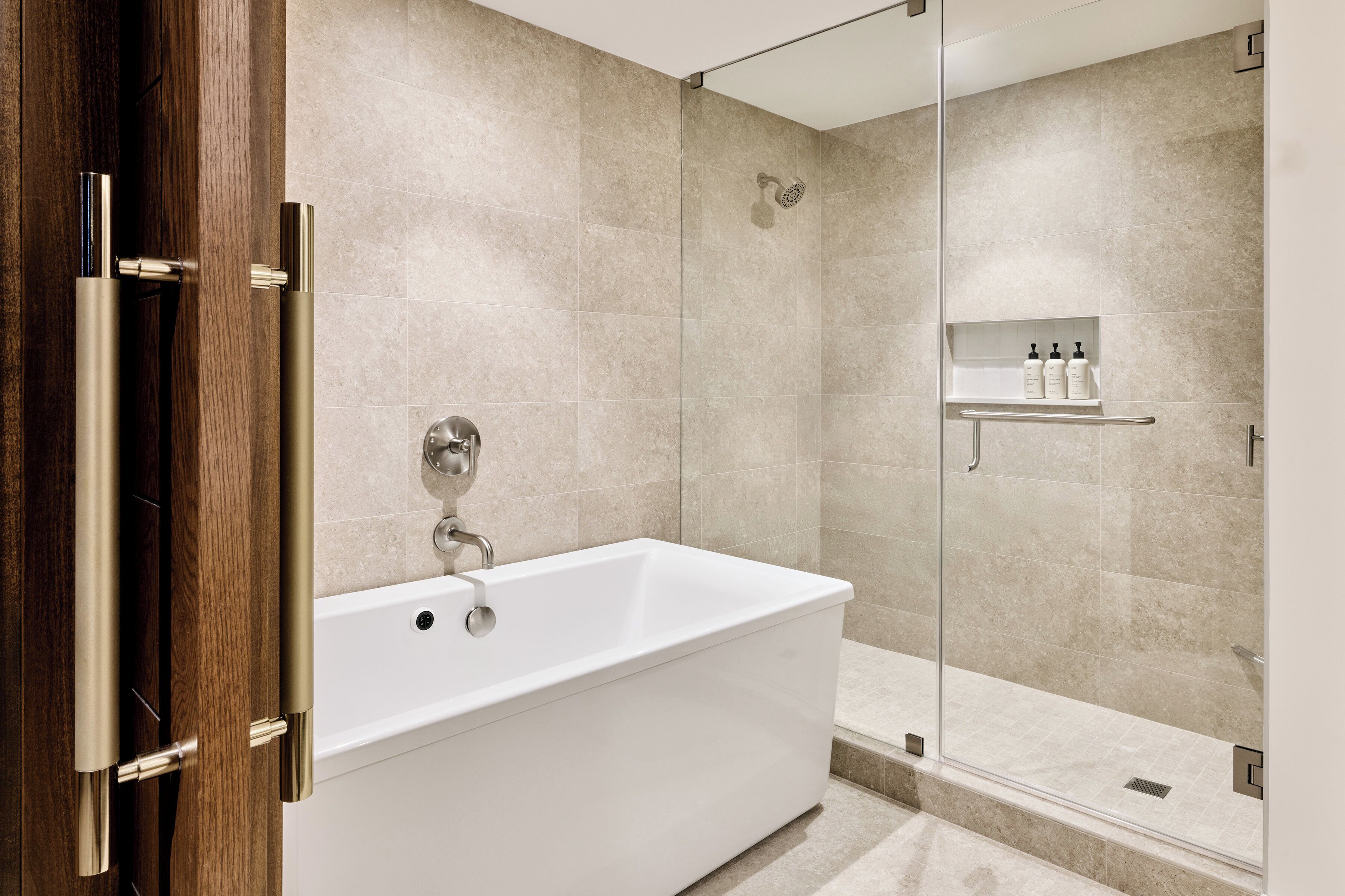 Executive-Suite, 1 King-Bett | Badezimmer | Kostenlose Toilettenartikel, Haartrockner, Bademäntel, Handtücher