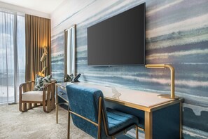 Habitación Premier, 2 camas de matrimonio | Televisión