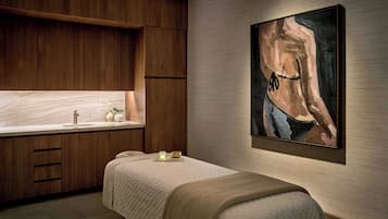 Une chambre moderne avec un meuble en bois, un lit, un tableau et un lavabo.