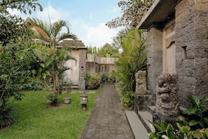 Pintu masuk hartanah