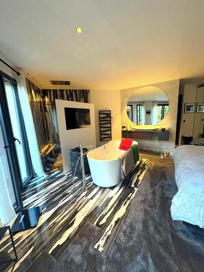 4 slaapkamers, een strijkplank/strijkijzer, wifi, beddengoed