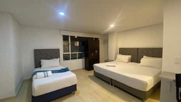 Family Apartment | Laptop workspace, free WiFi