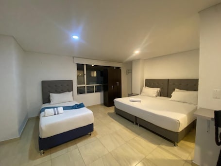 Family Apartment | Laptop workspace, free WiFi