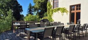 Outdoor dining - Cozy vacation apartment for up to 4 people on the first floor of a manor house (Alt Necheln)