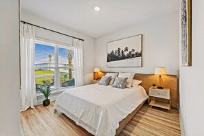 4 bedrooms, iron/ironing board, WiFi, bed sheets