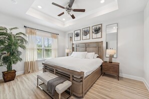 4 bedrooms, iron/ironing board, WiFi, bed sheets - Beachy Chic Oasis Pool Golf Cart Included (Port St. Joe)