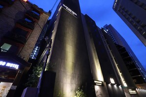 Front of property - Ciffbay hotel (Busan)