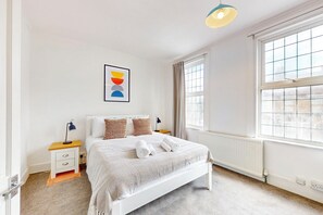 3 室のベッドルーム、アイロン / アイロン台、WiFi (無料)、ベッドシーツ