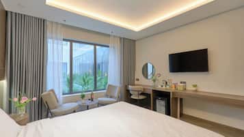 Junior Room, 1 King Bed | Front of property