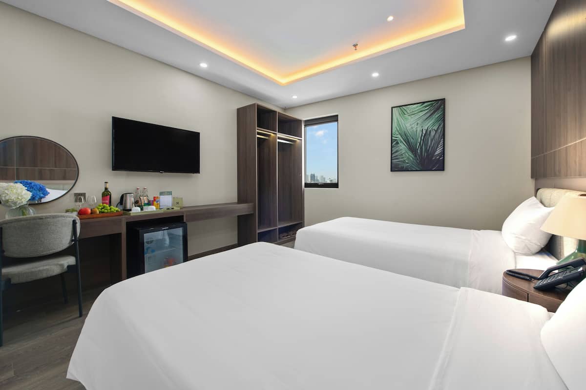 Phòng 2 giường đơn Deluxe | Bộ đồ giường cao cấp, minibar, két bảo mật tại phòng, bàn 