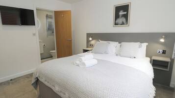 2 bedrooms, individually decorated, individually furnished, free WiFi