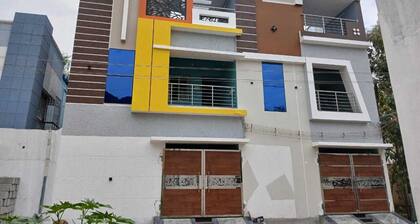 5 minutes walkable from idukkupilaiyar kovil ,family room for 4 to 5 members