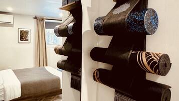 2 habitaciones, tabla de planchar con plancha y cuna de viaje