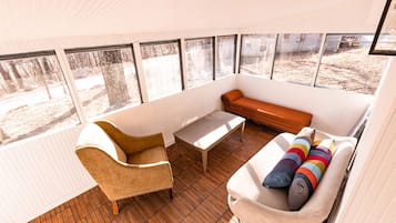 Smart TV, fireplace, books