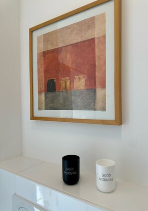 Unclassified image, 4 of 18, button