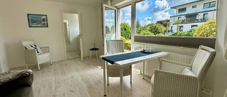 TV, table tennis, stereo