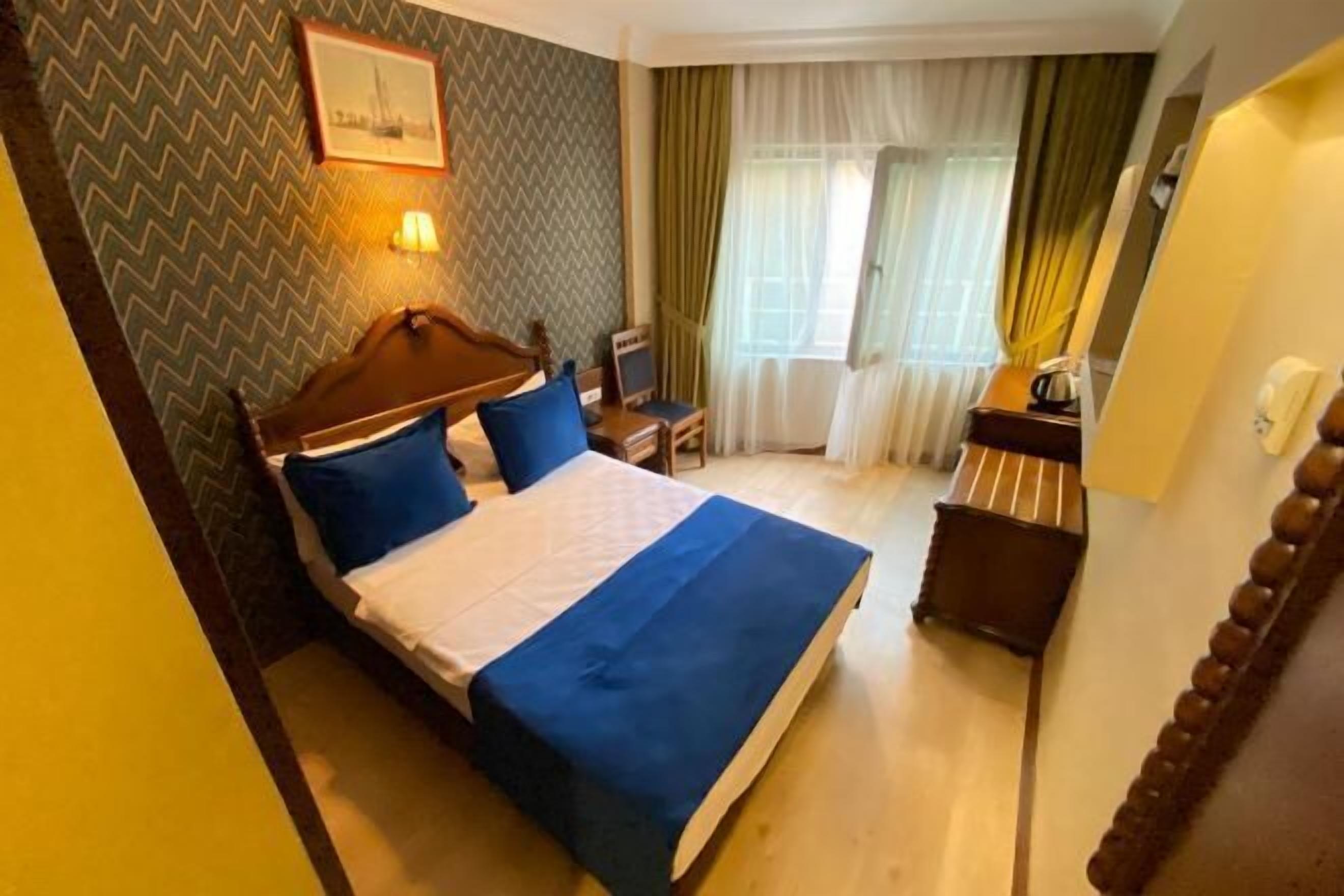 Värdeförvaringsskåp på rummet, ljudisolering och extrasängar