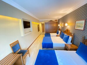 Classic Triple Room | In-room safe, soundproofing, rollaway beds, free WiFi - Hotel Büyük Levent (Istanbul)