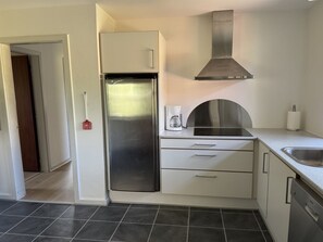 冰箱、微波炉、洗碗机、厨具/餐具