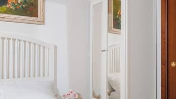 1 chambre, fer et planche Ă  repasser, Wi-Fi, draps fournis