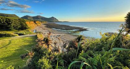 Cottage - Sleeps 4 - Pet Friendly - Terrace