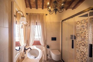 Shower - Cathedral Suite (Bracciano)