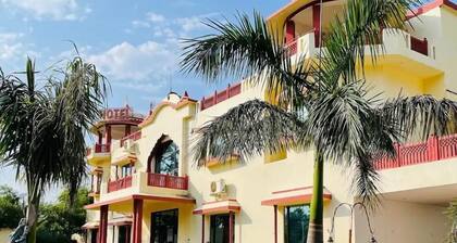 The Quila Camps & Resort