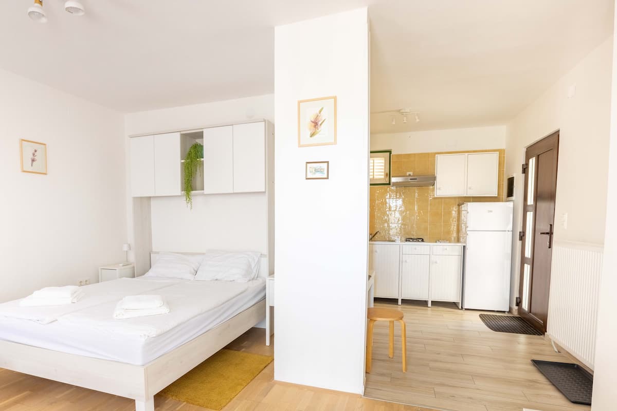 Studio apartman 2, balkon, pogled na vrt
