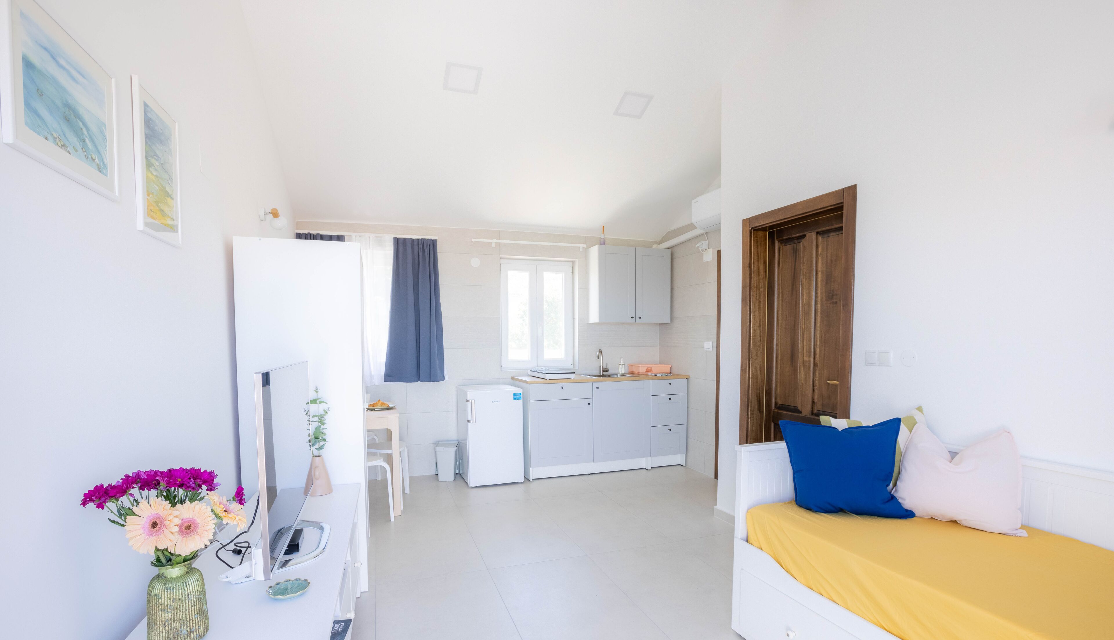 Apartman 10, balkon, pogled na more | Dapur pribadi | Kursi makan untuk bayi