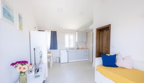 Apartman 10, balkon, pogled na more | 전용 주방 | 유아용 의자