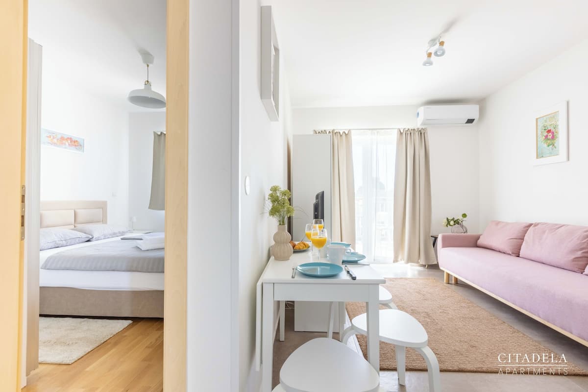 Apartman 3, terasa, pogled na vrt | Ljudisolering och gratis wi-fi