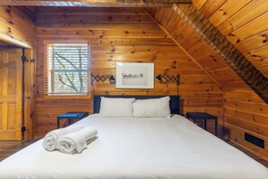 4 bedrooms, travel cot, free WiFi, bed sheets