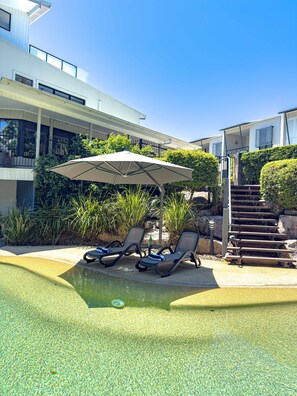 المنطقة المحيطة بالمنشأة