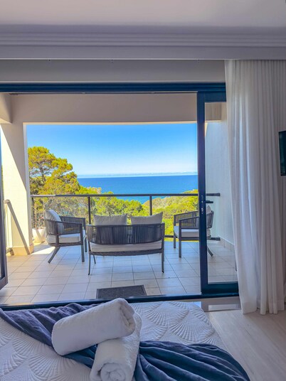 Coolum Beachfront Luxury for Family and Friends