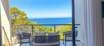 Coolum Beachfront Luxury for Family and Friends