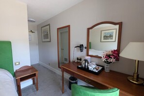 1 室のベッドルーム、デスク、アイロン / アイロン台、WiFi (無料)