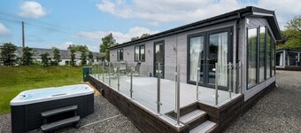 Paddock Lodges| Deluxe 3 Bed(Accessible) Chalet