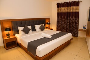 Deluxe Double Room | Iron/ironing board, free WiFi