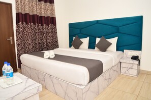 Deluxe Double Room | Iron/ironing board, free WiFi