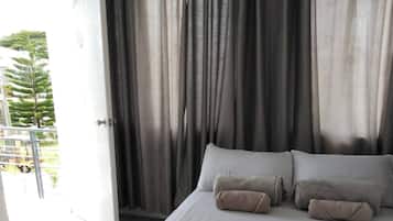 3 bedrooms, iron/ironing board, internet, bed sheets