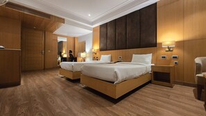 Habitación Deluxe con 1 cama matrimonial o 2 individuales | Caja de seguridad en la habitación y escritorio 