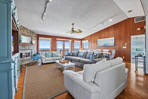 Smart TV, fireplace, table tennis - Central/Oceanfront/TPC/Sunsets (Ponte Vedra Beach)