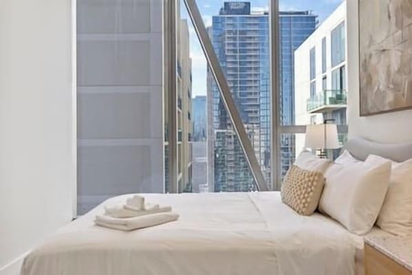 Iron/ironing board, free WiFi, bed sheets